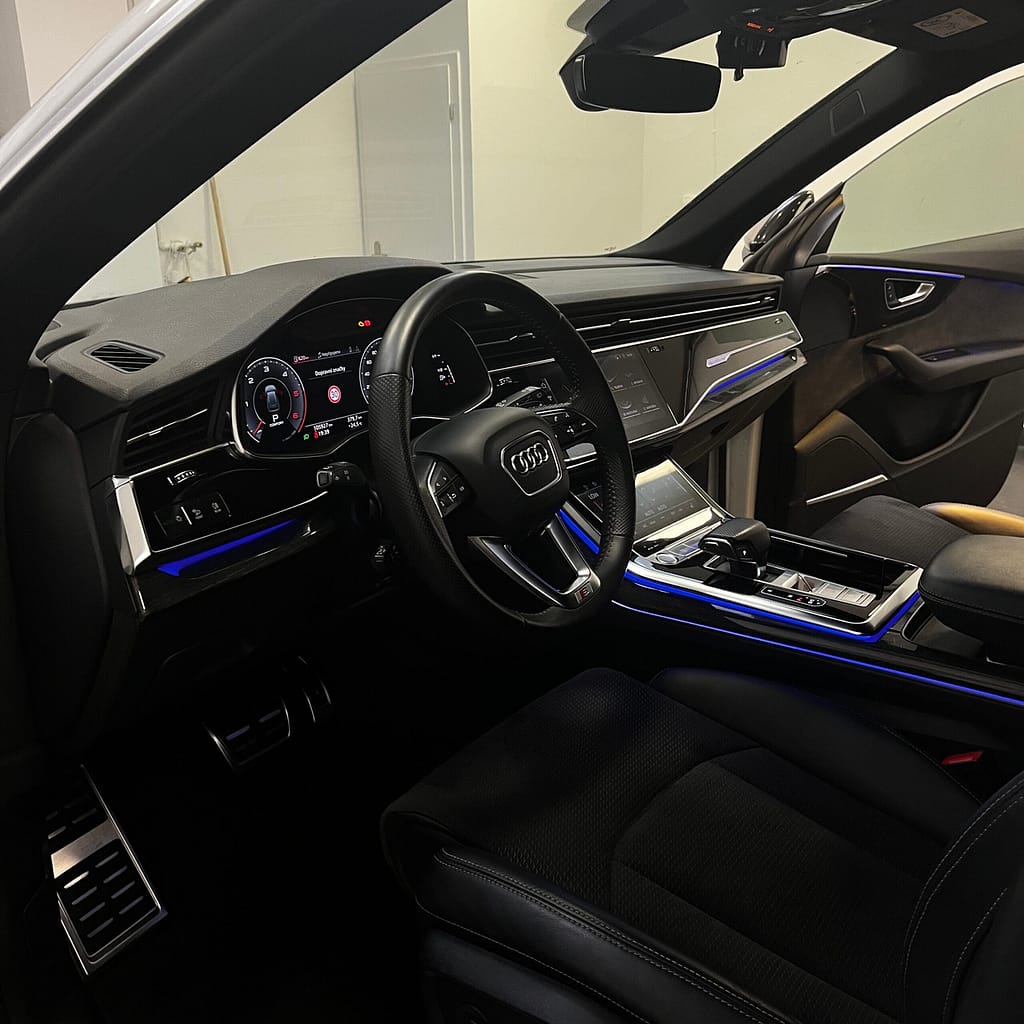  detailing, cisteni interieru, audi q8, renovace kuze, renovace interieru, lesteni plastu, cisteni kuze a impregnace